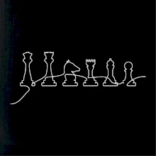 Šachové figúrky v rade - obrys