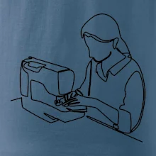 Krajčírka a šijací stroj jedným ťahom