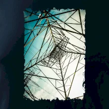 Farebné nebo - stožiare vysokého napätia