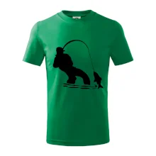 Rybár ťahajúce rybu