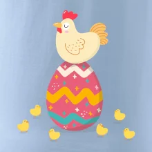 Sliepka sediaca na veľkonočnom vajci