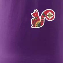 Folklór na prsníku veverička