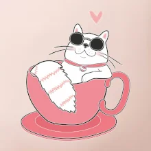 Hustá mačka v hrnčeku