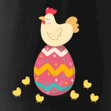 Sliepka sediaca na veľkonočnom vajci