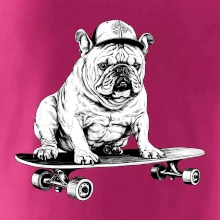 Čiernobiely buldog na skateboarde