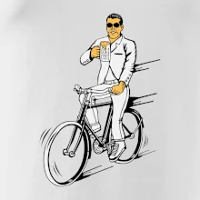 Gentleman na bicykli s pivom