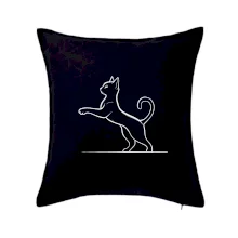 Osvietená mačka na zadných