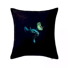 Mačka v tme a motýľ