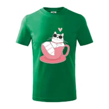 Hustá mačka v hrnčeku