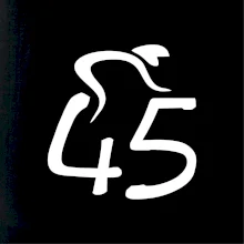 Cyklista oslavuje štyridsaťpäťku (45)