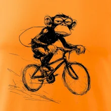 Opice s batohom na bicykli