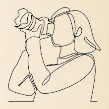 Fotografka stojaca jedným ťahom