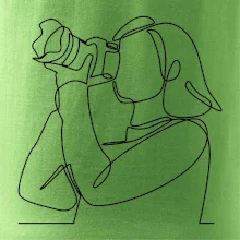 Fotografka stojaca jedným ťahom