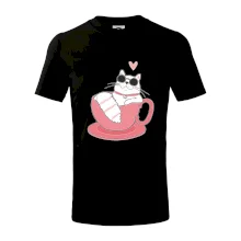 Hustá mačka v hrnčeku