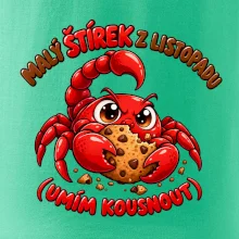 Malý listopadový štírek chrání čokoládovou sušenku
