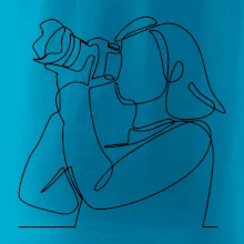 Fotografka stojaca jedným ťahom Fotografka stojaca jedným ťahom