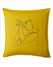 Fotografka stojaca jedným ťahom