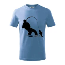 Rybár ťahajúce rybu