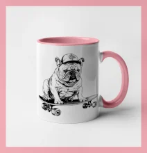 Čiernobiely buldog na skateboarde