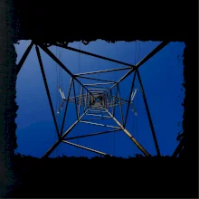 Stožiar vysokého napätia zospodu