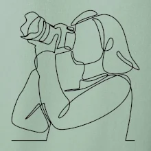 Fotografka stojaca jedným ťahom Fotografka stojaca jedným ťahom