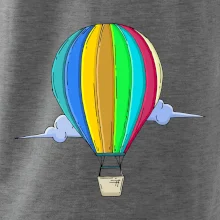 Teplovzdušný balón v oblakoch