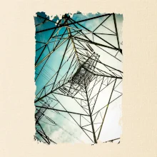 Farebné nebo - stožiare vysokého napätia