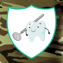 Zúbok na prsníku - zrkadlo