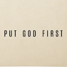 Put God first slabý nápis
