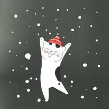 Veselá mačka v zimnej čiapke