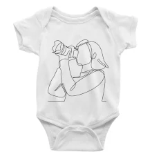 Fotografka stojaca jedným ťahom