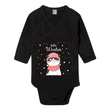 Mačka v čiapke s vystrčeným jazykom