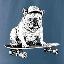 Čiernobiely buldog na skateboarde