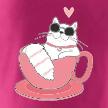 Hustá mačka v hrnčeku