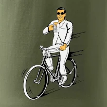 Gentleman na bicykli s pivom