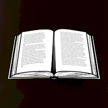 Kniha čiernobiela otvorená s textom