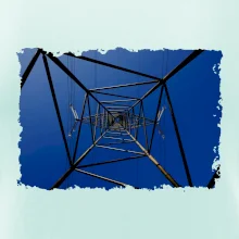 Stožiar vysokého napätia zospodu