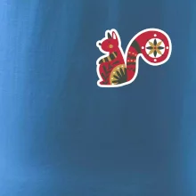 Folklór na prsníku veverička