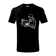 Krajčírka a šijací stroj jedným ťahom