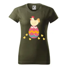 Sliepka sediaca na veľkonočnom vajci