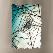 Farebné nebo - stožiare vysokého napätia