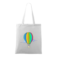 Teplovzdušný balón v oblakoch