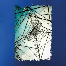 Farebné nebo - stožiare vysokého napätia