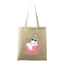 Hustá mačka v hrnčeku