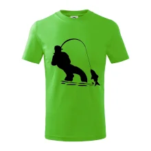 Rybár ťahajúce rybu