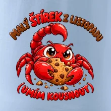 Malý listopadový štírek chrání čokoládovou sušenku