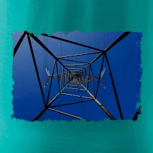 Stožiar vysokého napätia zospodu