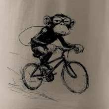 Opice s batohom na bicykli