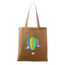 Teplovzdušný balón v oblakoch