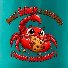 Malý listopadový štírek chrání čokoládovou sušenku